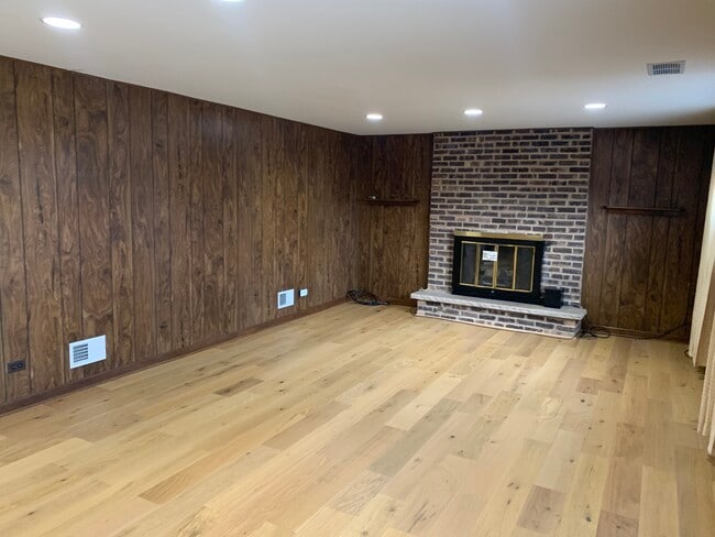 Building Photo - 7609 Hayenga Ln