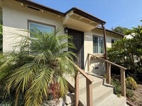 Building Photo - 1820 N Hollywood Way
