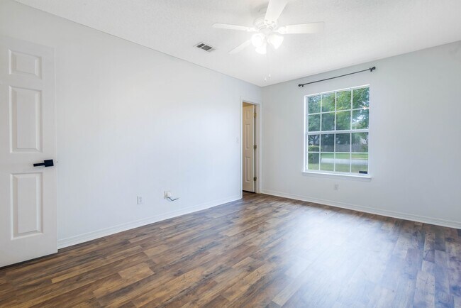 Building Photo - 873 Brande Ct