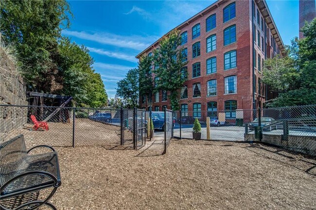Building Photo - 170 Boulevard SE