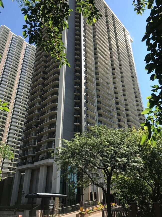 Primary Photo - 6007 N Sheridan Rd