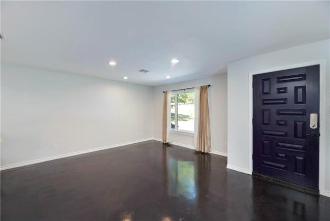 Building Photo - 5608 Oak Blvd
