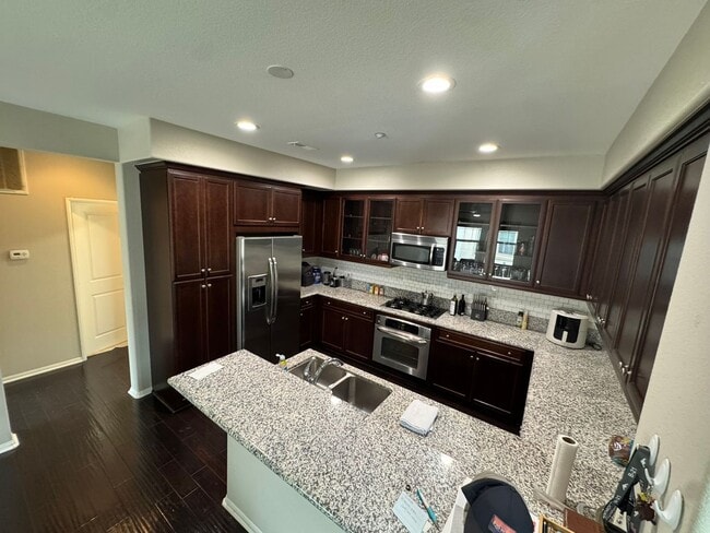 Building Photo - Spacious 2-Bedroom, 2-Bath Modern Home Loc...