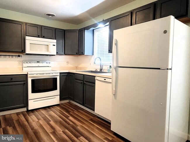 Building Photo - 124 Dickens Ln