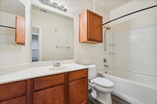 Building Photo - 5350 Dunlay Dr