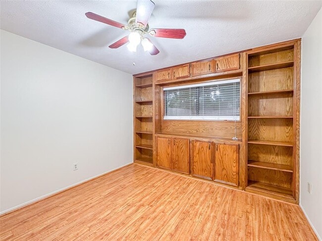 Building Photo - 2926 Colonial Dr