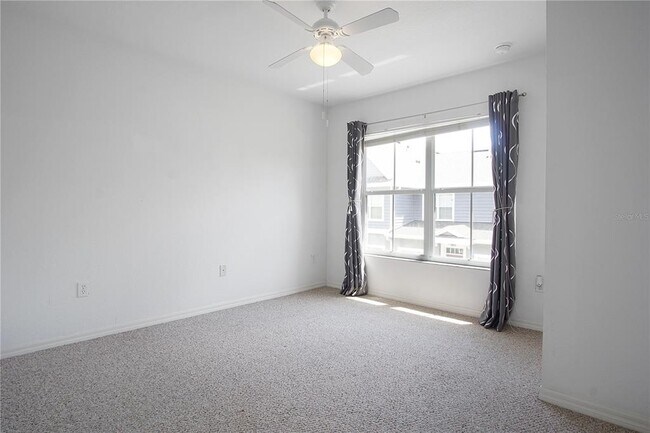 Building Photo - 4562 Yellowgold Rd E