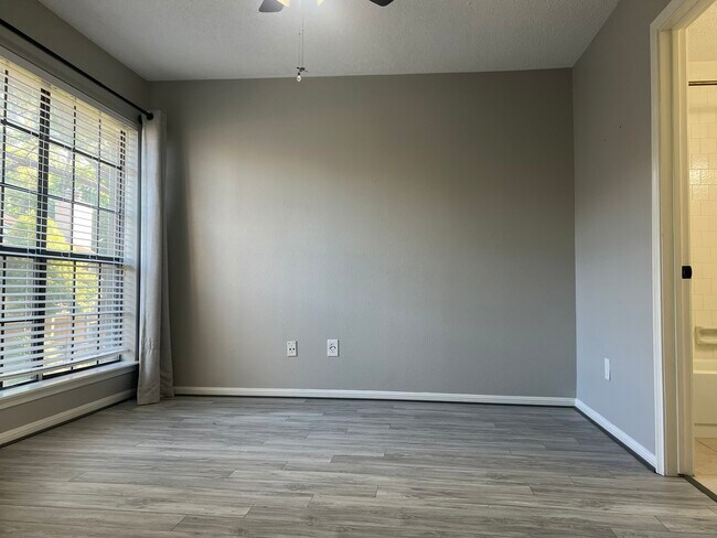 Building Photo - 736 Country Pl Dr