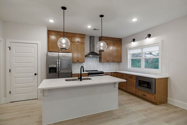 Building Photo - 125 Harper St