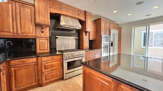 Building Photo - 2458 Marsanne St