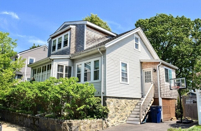 Building Photo - 12 Searle Rd