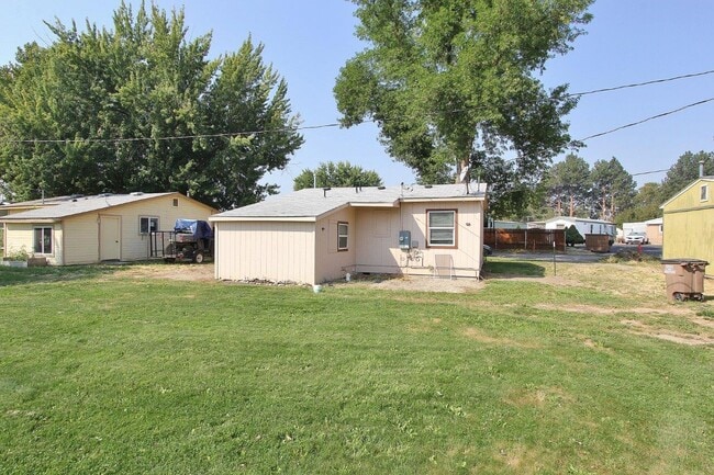 Building Photo - 146 Neilson Ln