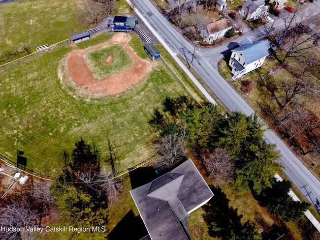 Building Photo - 16 Bailey St