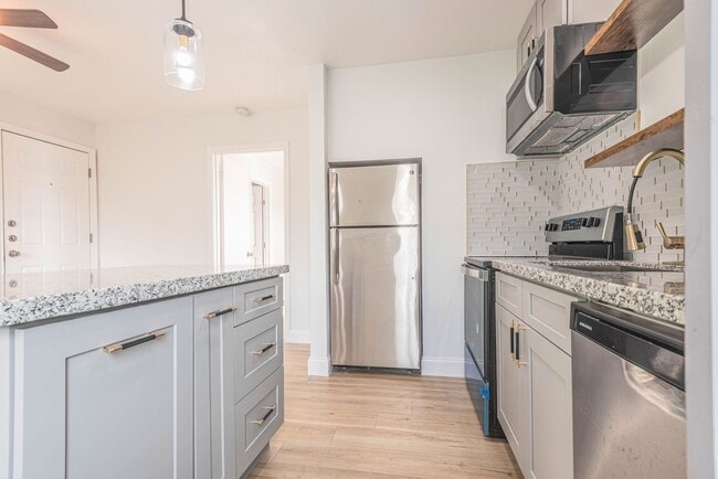 Building Photo - 2303 Rosewood St