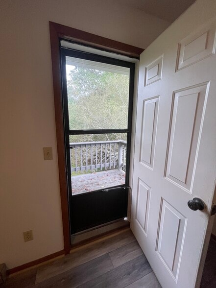Building Photo - 27 E Raccoon Rdg