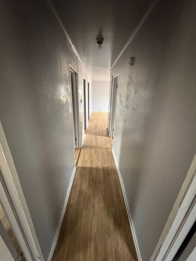 Building Photo - 3057 Amherst St