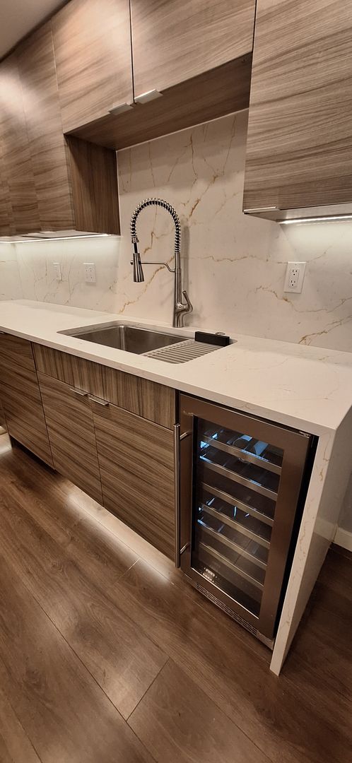 Building Photo - Luxurious 2-Bed, 2-Bath Condo with Spectacular Views and Designer Upgrades in Kirkland!!