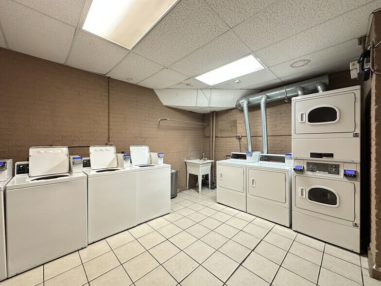 Building Photo - 562 W Arlington Pl