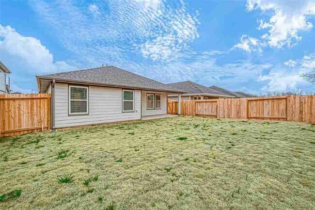 Building Photo - 1527 Merulana Lane