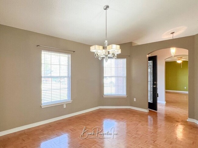 Building Photo - 2634 Southern Oaks Dr
