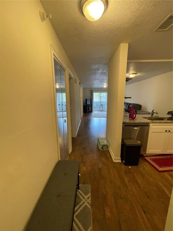 Building Photo - 15215 Amberly Dr