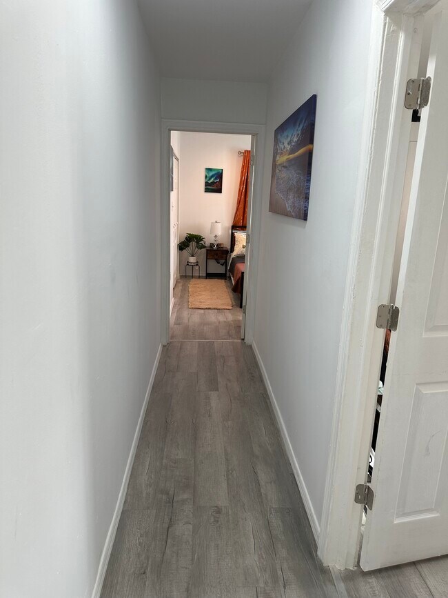 Building Photo - 3826 W 9th St