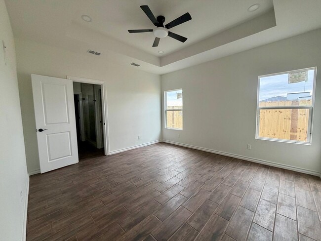 Building Photo - 2007 Peace Dr