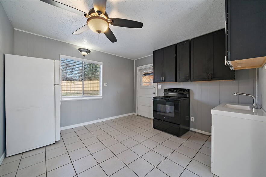 Kitchen - 2275 Estes Street