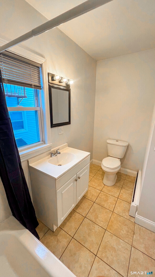 Building Photo - 8 Locust St