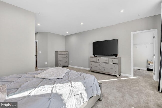 Building Photo - 100 Lawndale Dr