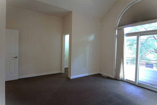 Building Photo - 57 Northfield Terrace