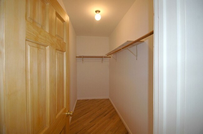 Building Photo - Remodeled 2BR in Victorian | Oversized Living & Dining | Walk to Yale | Massive Walk-In Closet