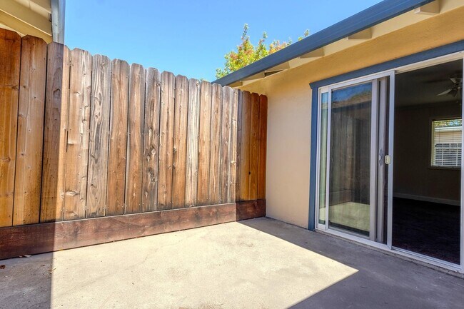 Building Photo - 6522 Maywood Ln