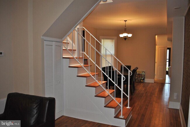 Building Photo - 127 10th St SE