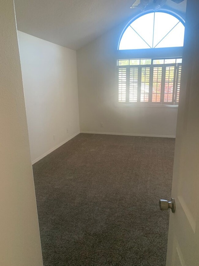 Building Photo - Beautiful 3 Bedroom Home with Garage, Yard...