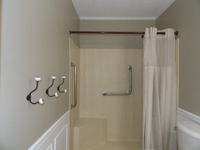 Building Photo - 2 Bed | 2 Bath Third Floor Condo