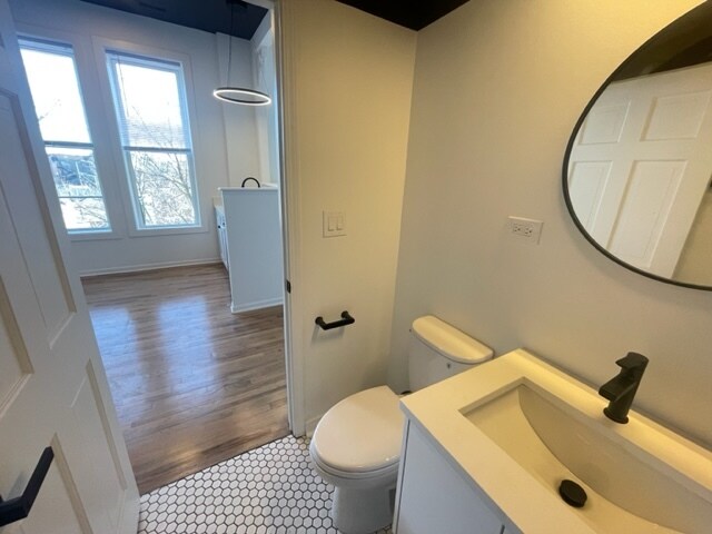 Building Photo - 651 N Paulina St