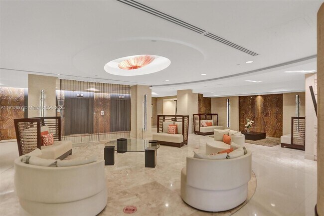 Building Photo - 2555 Collins Ave