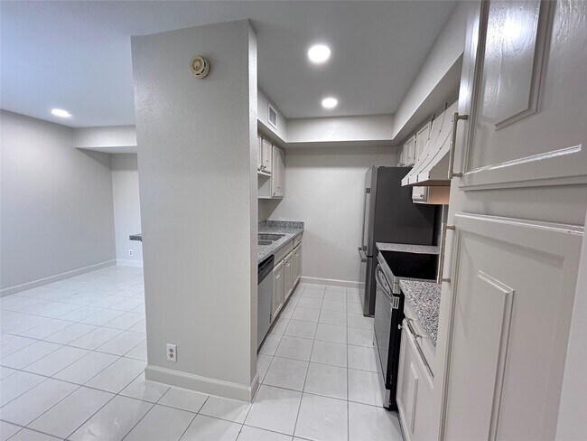 Building Photo - 8101 Amelia Rd