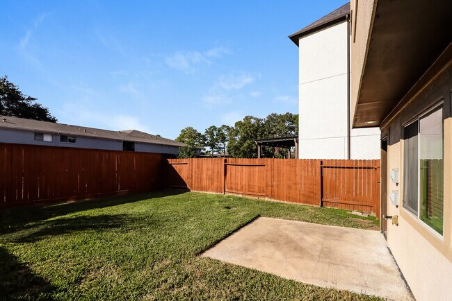 Building Photo - 9930 Spring Shadows Park Cir