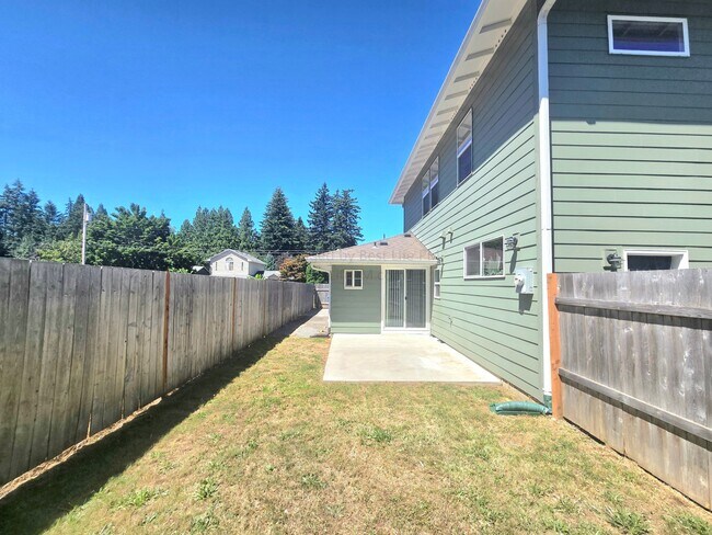Building Photo - 114 SE 218th Ave