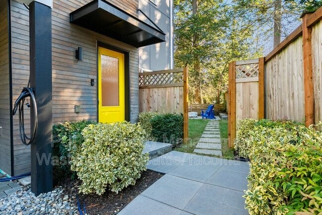 Building Photo - 7229 Turquoise Dr SW