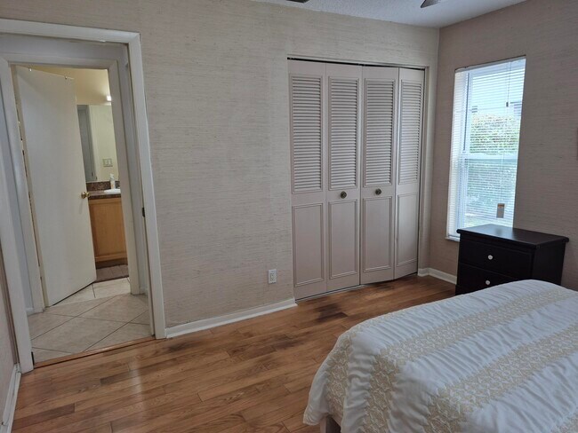 Building Photo - 4470 Lucerne Villas Ln