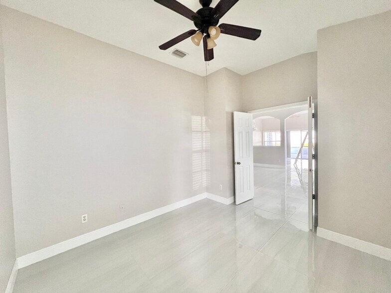 Building Photo - 7547 Terrace River Dr