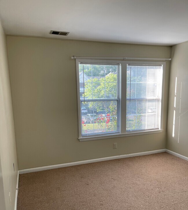 Building Photo - 115 Cascade Ct