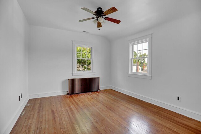Building Photo - Charming & Upgraded 3BR Home in Arbutus wi...