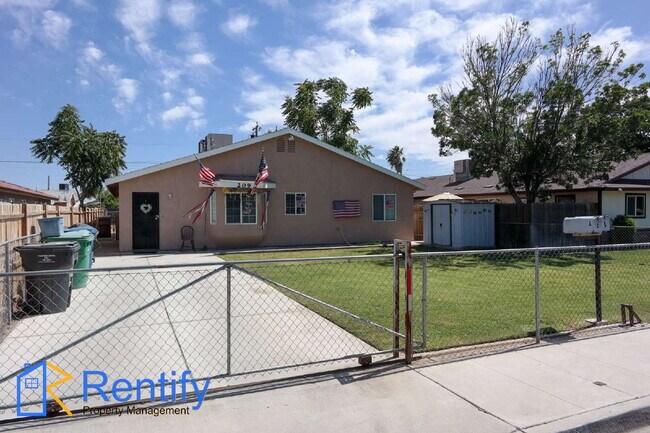 Building Photo - 3-Bed, 2-Bath in North Bakersfield – Only for $1,495
