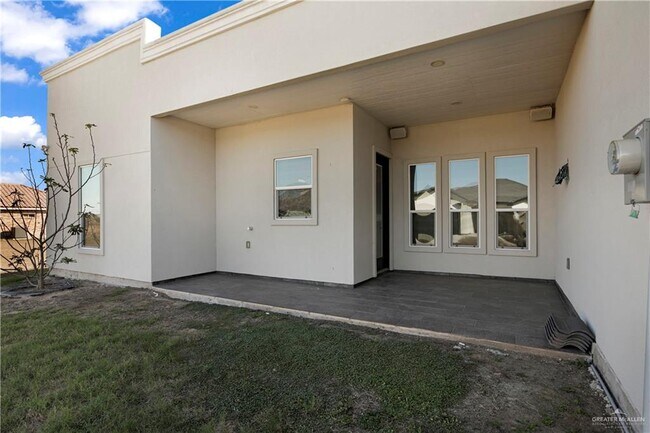 Building Photo - 31 Tierra Escondido