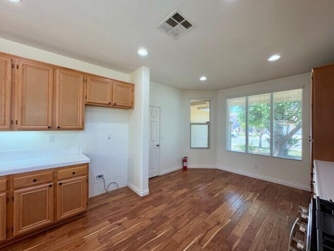 Building Photo - 4 Bedroom Menifee home available now for l...