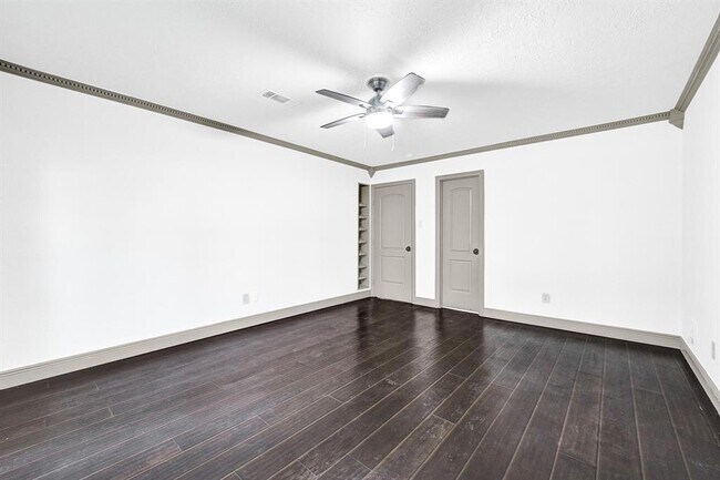 Building Photo - 725 Talmalge Hall Dr